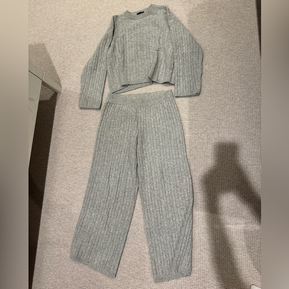 GAP Gray Knit Sweater and Pants Set